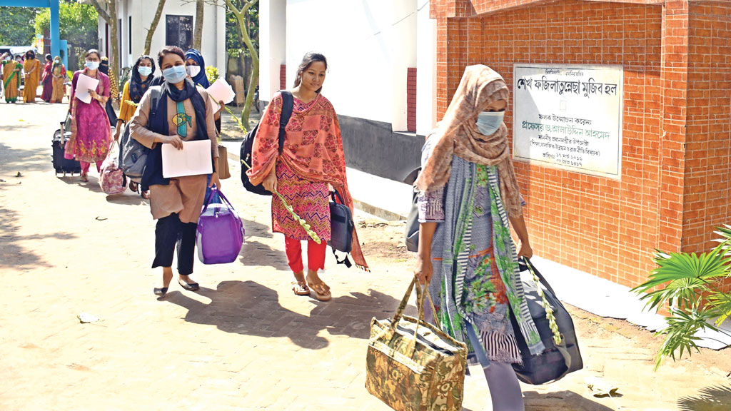নীড়ে ফিরলেন বেরোবির আবাসিক শিক্ষার্থীরা