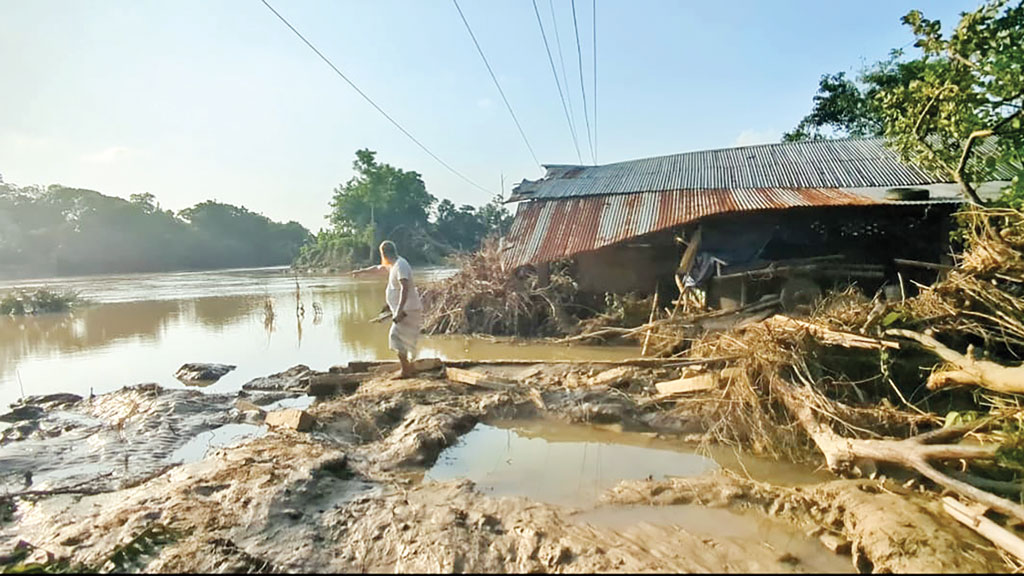 ফেনীতে বন্যা: পাউবোর ‘গাফিলতিতে’ বাঁধের ৩৬ স্থানে ভাঙন