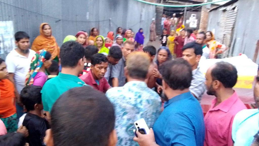 দক্ষিণখানে ‘বাড়িওয়ালীর দুর্ব্যবহারে’ নারীর আত্মহত্যার অভিযোগ 
