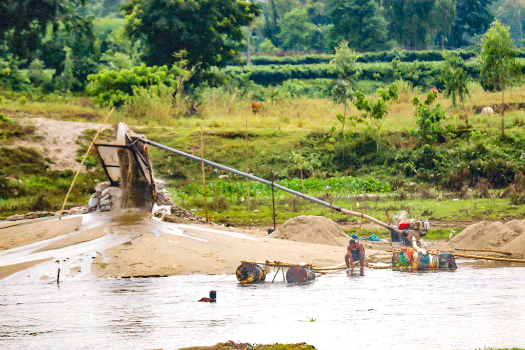 হুমকিতে ফসলি জমি, নদী