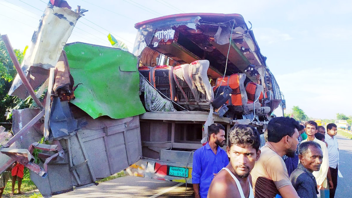 থামছে না মৃত্যুর মিছিল