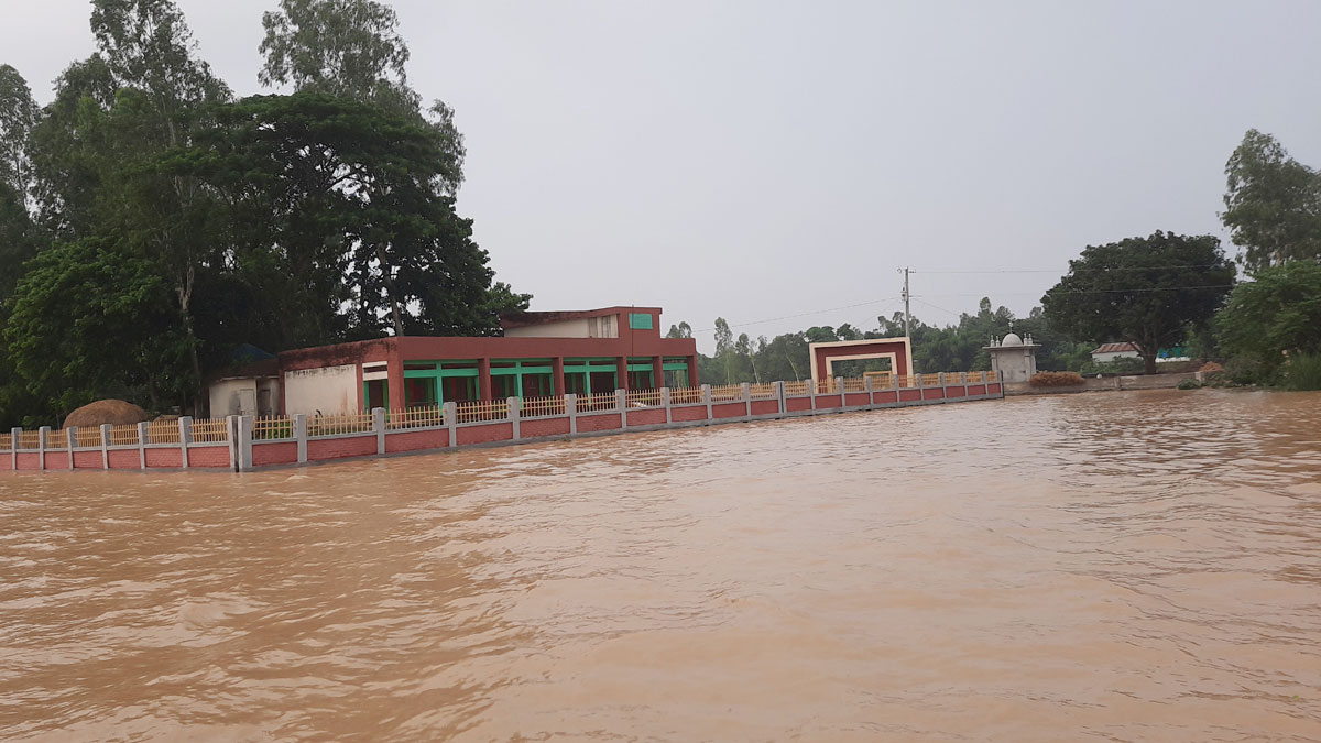 পানির সঙ্গে বাড়ছে দুর্ভোগ