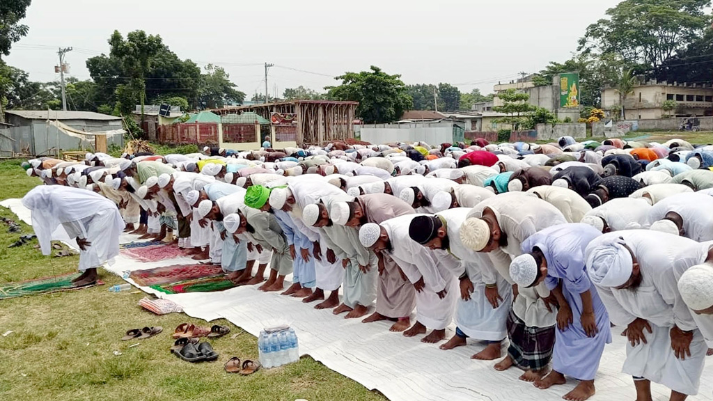 বৃষ্টির জন্য চাঁদপুরে ইসতিসকার নামাজ