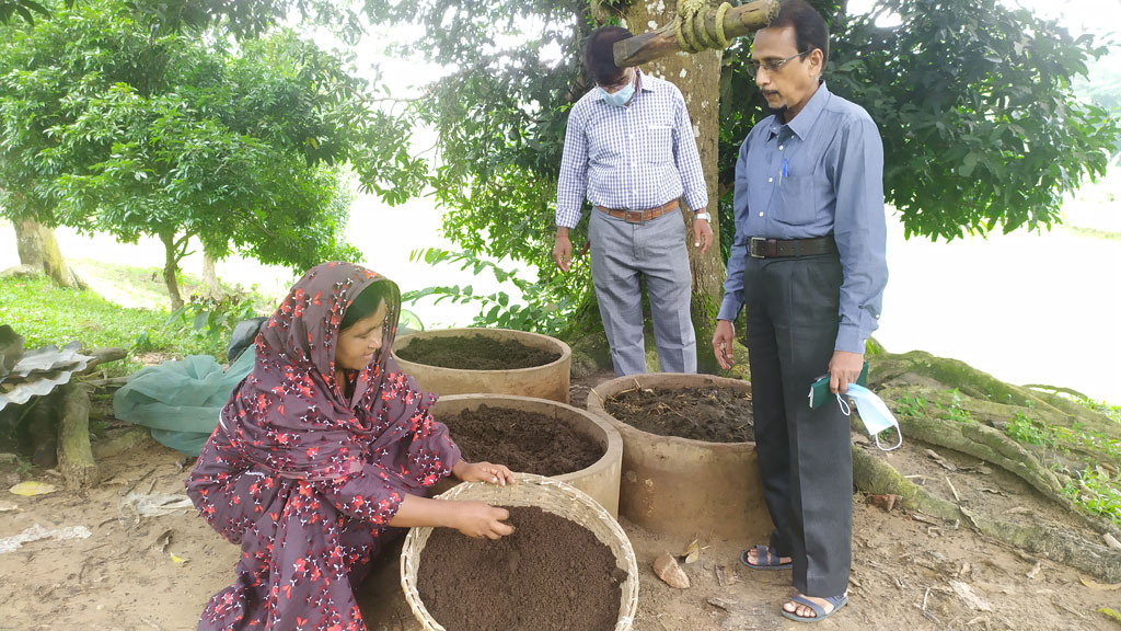 মানিকছড়িতে কেঁচো সারের ব্যবহার বাড়ছে