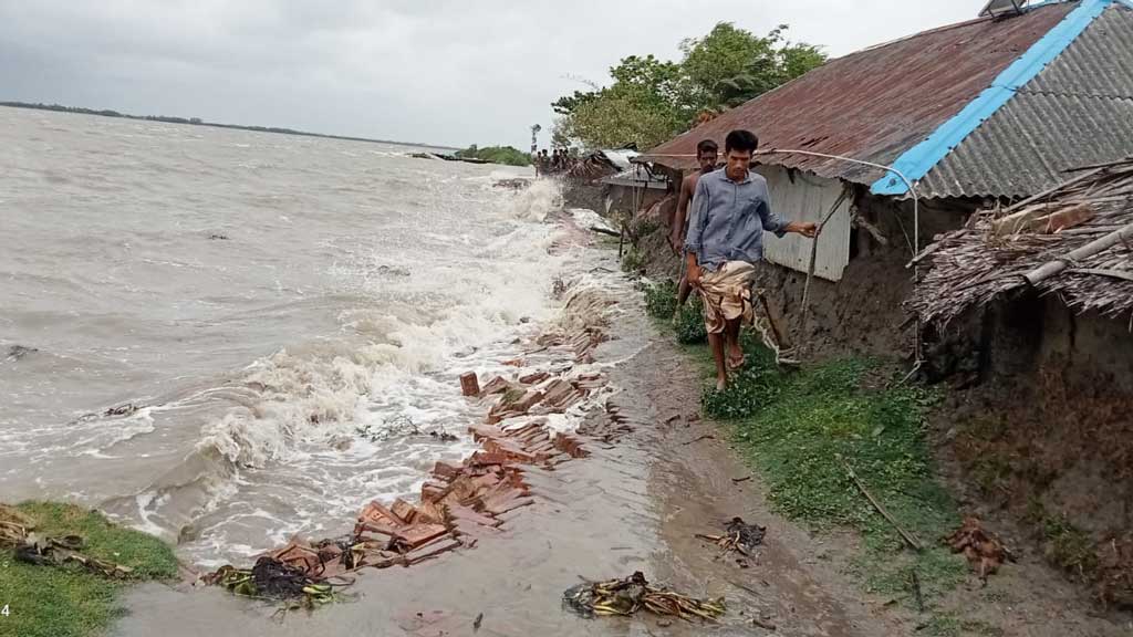 কয়েক ঘণ্টার মধ্যে কিছুটা শক্তি হারাবে ঘূর্ণিঝড় রিমাল, ঢাকায় ঝড়-বৃষ্টি শুরু