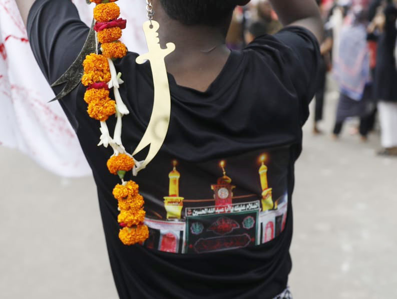 কারবালার প্রান্তরে মহানবী হজরত মুহাম্মদ (সা.)-এর প্রিয় দৌহিত্র ইমাম হোসাইন (রা.)-এর শাহাদতের স্মরণে পবিত্র আশুরার দিনটি ইসলামের ইতিহাসে এক বেদনাবিধুর ও তাৎপর্যপূর্ণ দিন হিসেবে বিবেচিত।
