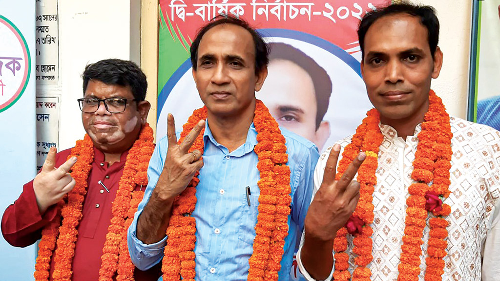 কেইউজে নির্বাচনে  ফারুক-রিয়াজ পরিষদের জয়