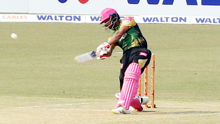 কুমিল্লাকে প্রথম হারের স্বাদ দিল ঢাকা