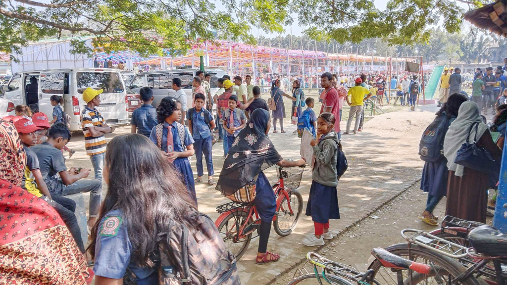 নাটোরে পাঠদান বন্ধ করে স্কুলমাঠে আওয়ামী লীগের সম্মেলন