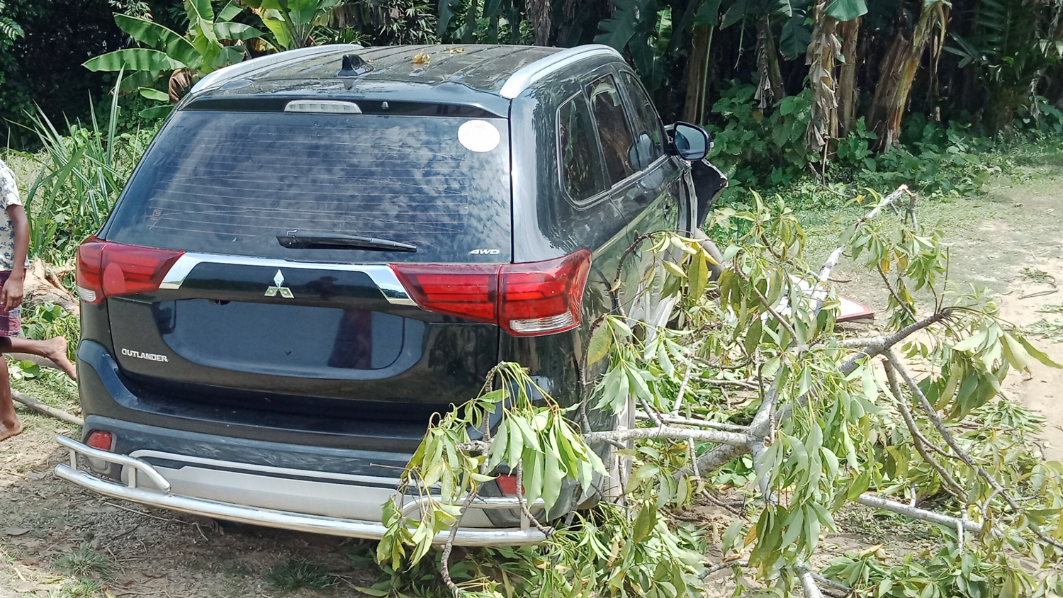 ধোবাউড়ায় স্বাস্থ্য কর্মকর্তার সরকারি গাড়ি চুরির পর উদ্ধার