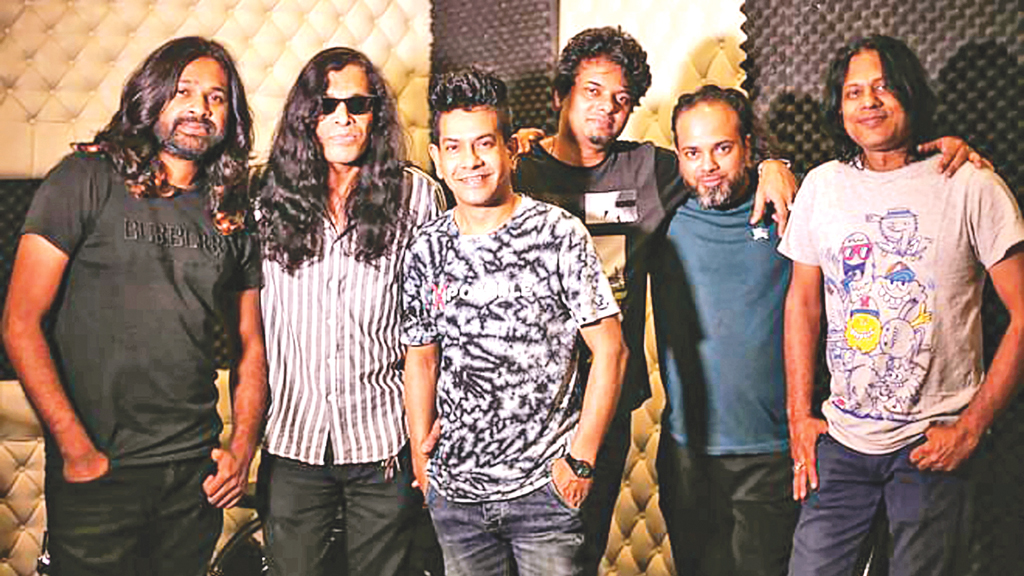 গান শোনাবে আর্ক