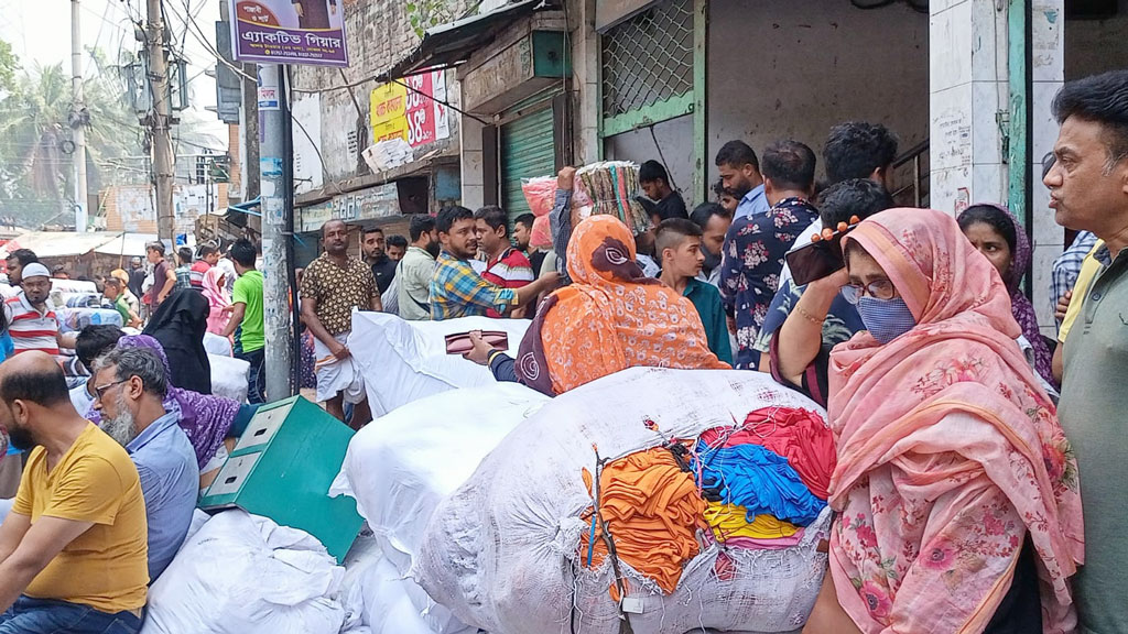 ‘কিছুই থাকল না, ঈদের আগে ফকির হইয়া গেলাম’