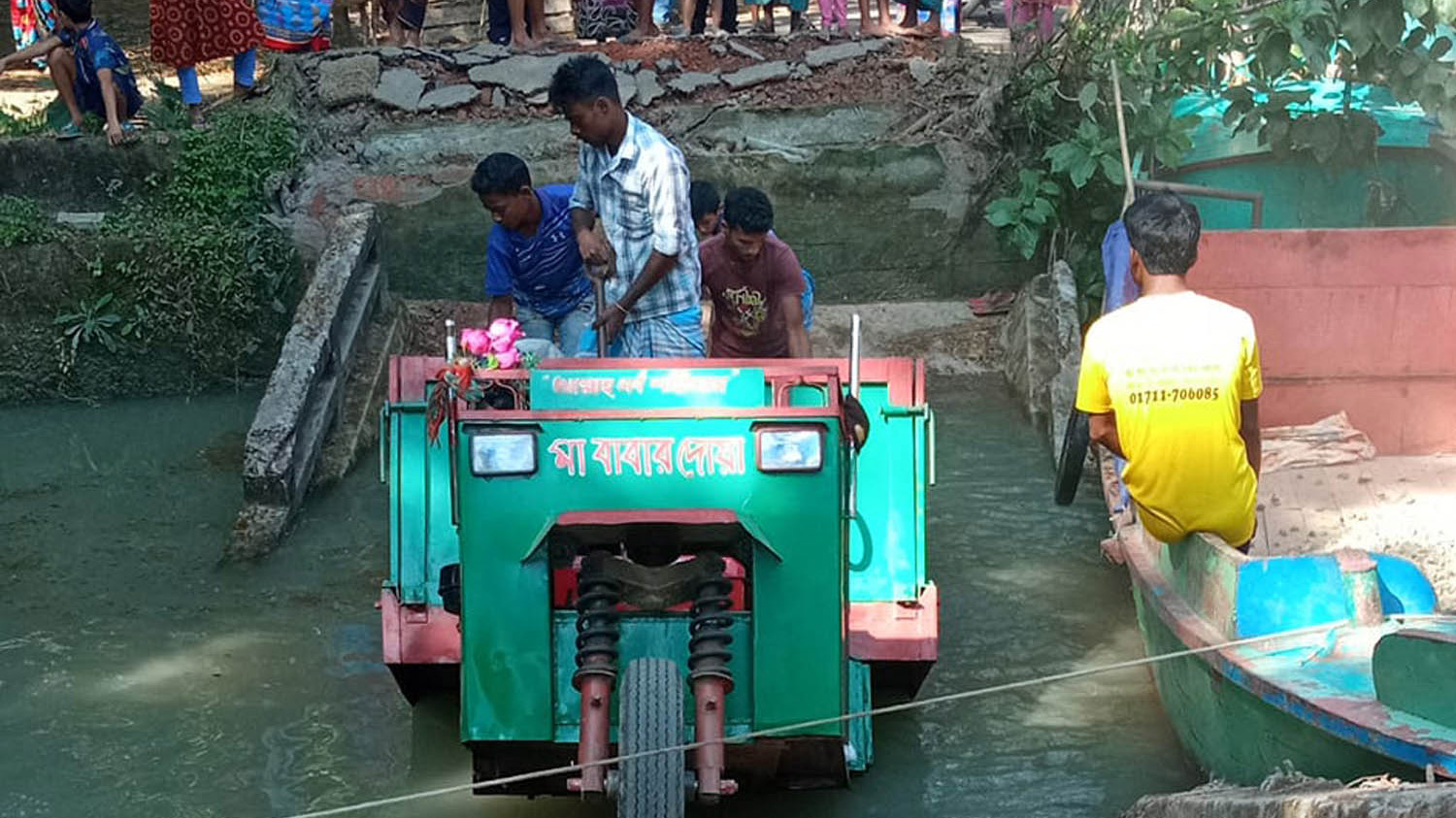 সেতু ভেঙে খালে, দুর্ভোগে এলাকাবাসী