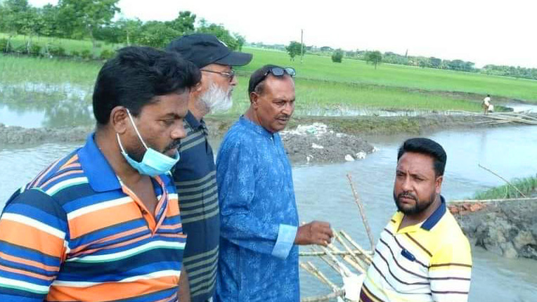 ভাঙন এলাকা পরিদর্শন সাবেক সাংসদের