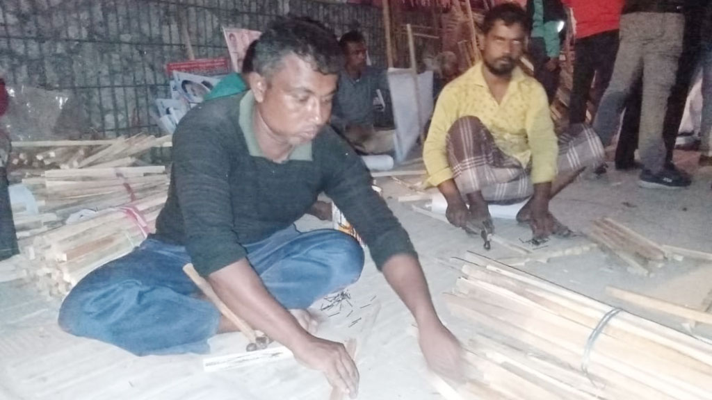বিএনপির সমাবেশ: গোলাপবাগ মাঠেই তৈরী হচ্ছে ব্যানার-ফেস্টুন 