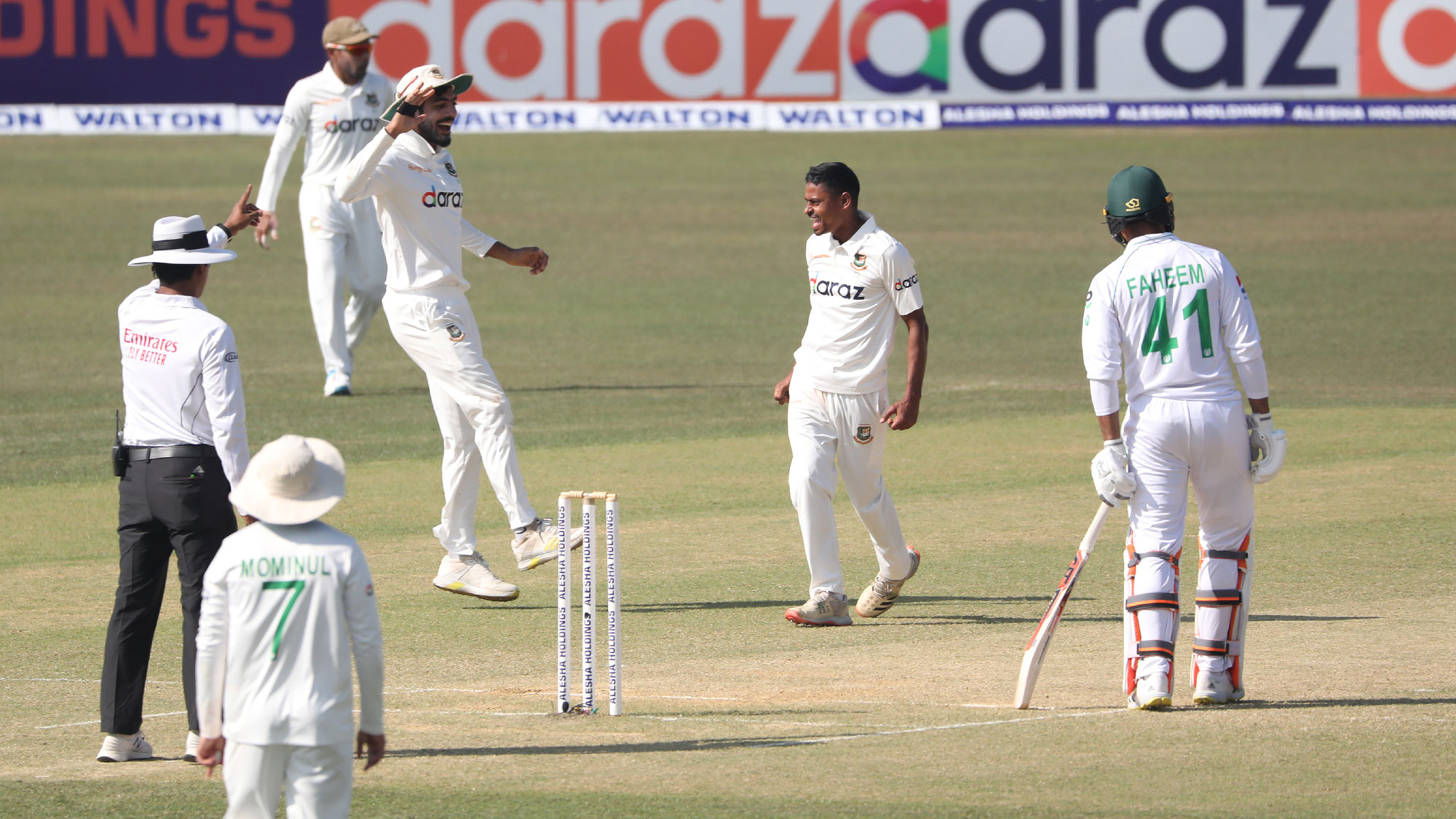 দুর্দান্ত তাইজুলে লিড পেল বাংলাদেশ  