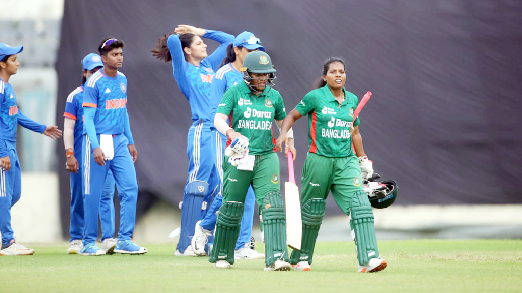 উদ্‌যাপনটা ওয়ানডে সিরিজের জন্য জমিয়ে রাখল বাংলাদেশের মেয়েরা