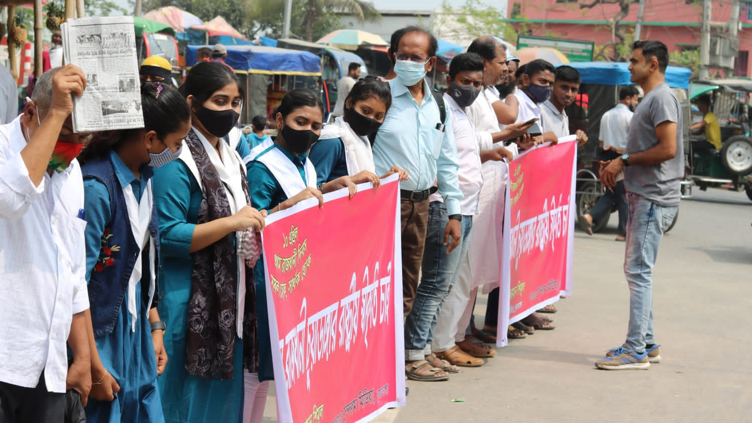 চুয়াডাঙ্গাকে প্রথম রাজধানীর  স্বীকৃতি দাবিতে মানববন্ধন