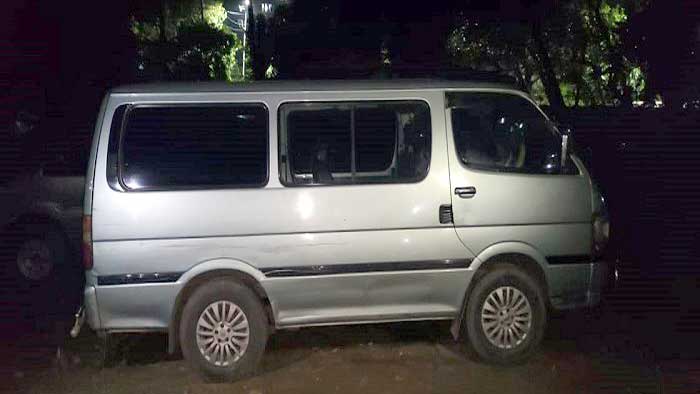 চুরি করে গাড়ি বিক্রি, গ্রেপ্তার ৩