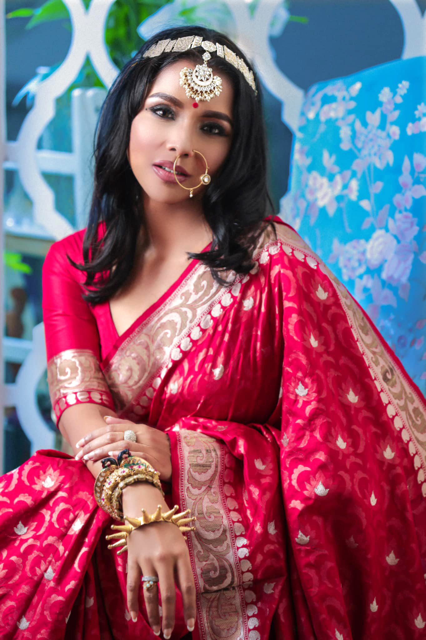 আজ সামাজিক যোগাযোগমাধ্যমে রুনা নতুন কিছু ছবি পোস্ট করেছেন। সেখানে তিনি তাঁর স্বামীকে মেনশন করে লিখেছেন, ‘এশন ওয়াহিদের সাথে পাগলা ঝড়ো হাওয়ার মতো তথাকথিত যে বিবাহটি হয়েছিল প্রায় বছর ১৪ বছর আগে শাড়িখানা সেই বিয়ের।’ ছবি: রুনা খানের ফেসবুক থেকে