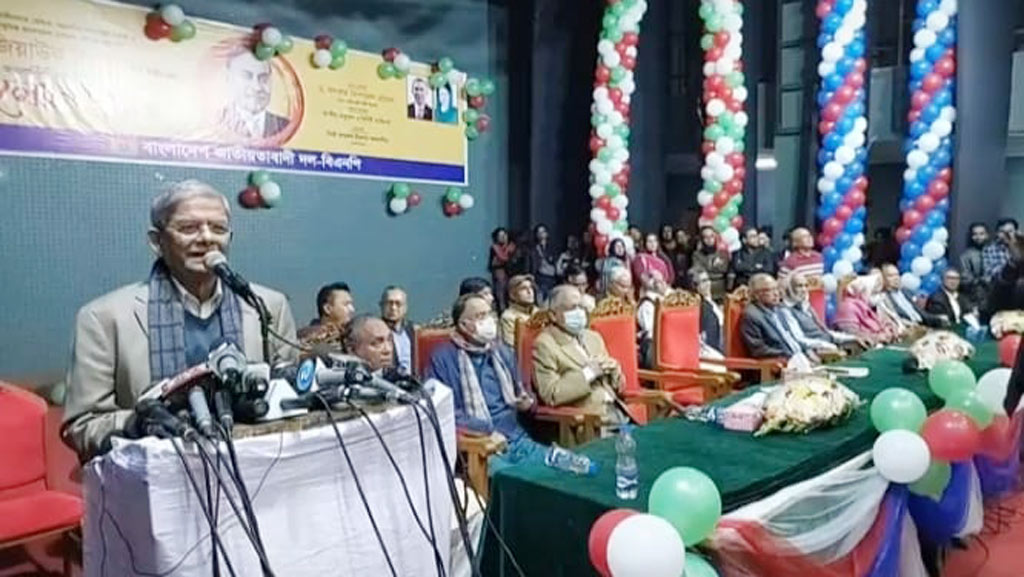 ‘যাদের পায়ে চপ্পল ছিল না, তারা এখন রোলস রয়েসে ঘুরে বেড়ায়’