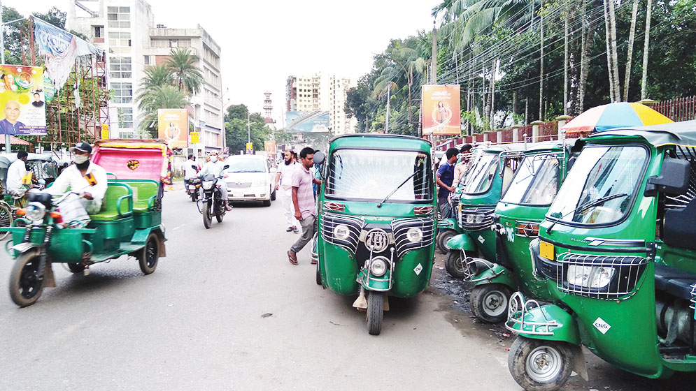 চাঁদা দিয়ে সড়কে নিষিদ্ধ যান