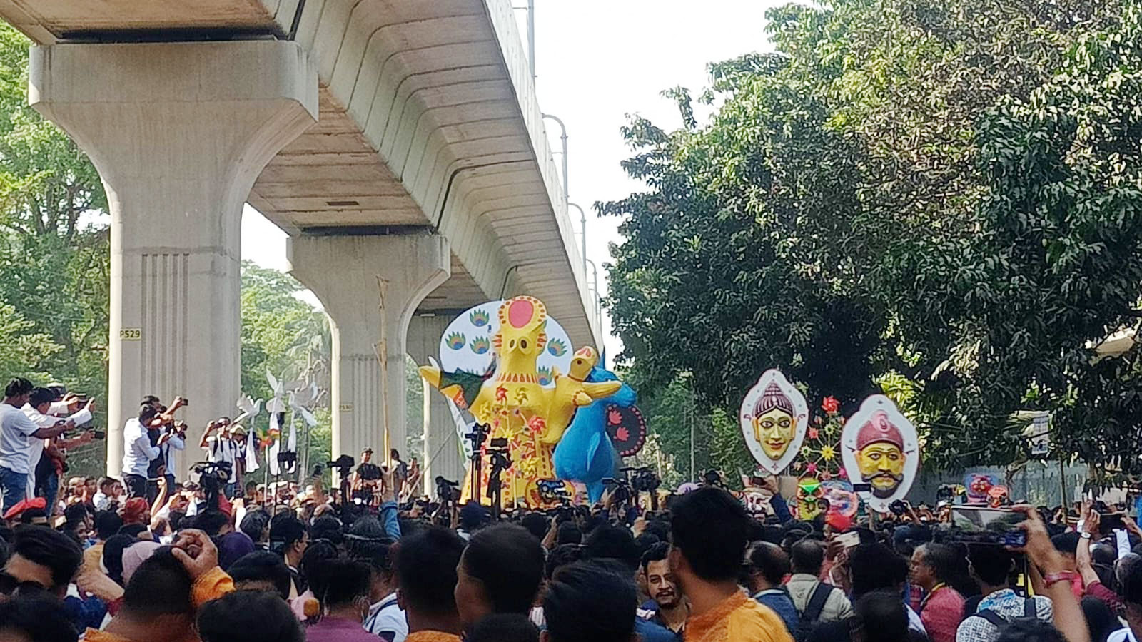 ঢাবিতে নববর্ষকে স্বাগত জানিয়ে মঙ্গল শোভাযাত্রা