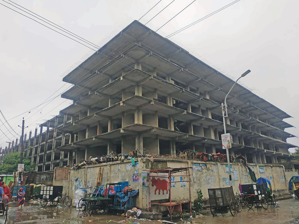 ২৫ বছর ধরে চলছে নির্মাণ