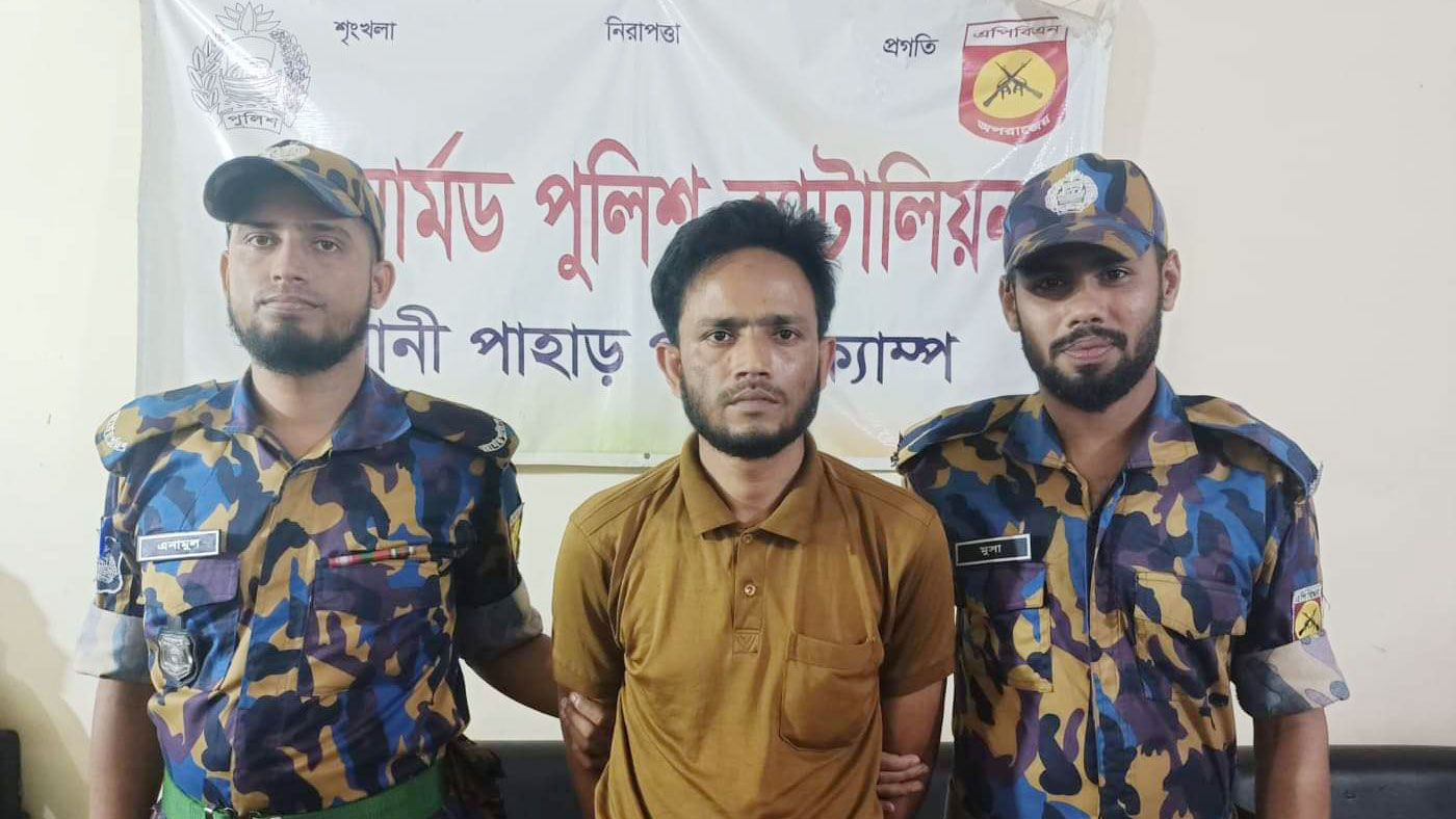 রোহিঙ্গা ক্যাম্পে আলোচিত সিক্স মার্ডার: সন্ত্রাসী হাছন গ্রেপ্তার 