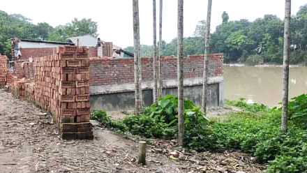 নদী দখল করে বাড়ি