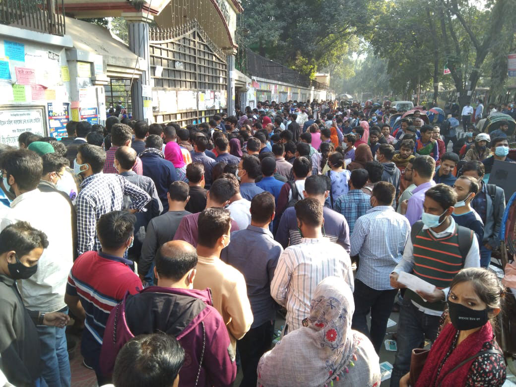 এক দিনে বড় দুই নিয়োগ পরীক্ষা, বিপাকে প্রার্থীরা