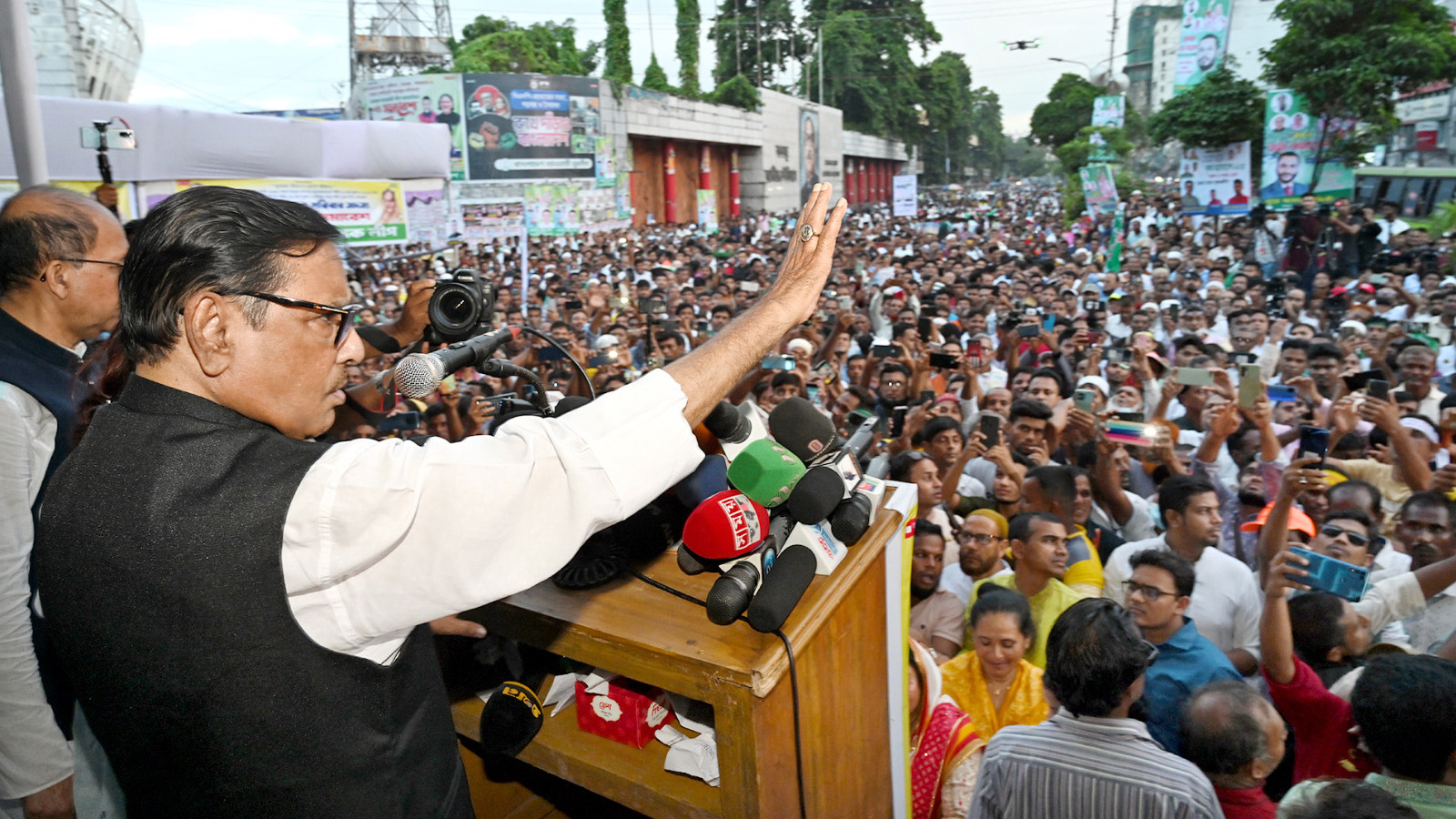 তলে তলে আপস নিয়ে নানা প্রশ্ন