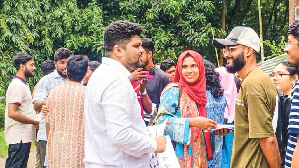 জাকসু নির্বাচন ঘিরে সরগরম ক্যাম্পাস