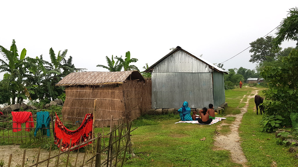 ‘পানি বাড়লেই বুক কাঁইপা ওঠে’