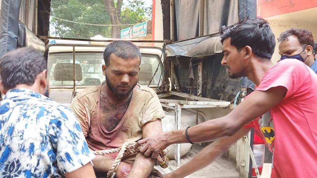 নরসিংদীতে দিনদুপুরে ছুরিকাঘাতে দুইজনকে হত্যা