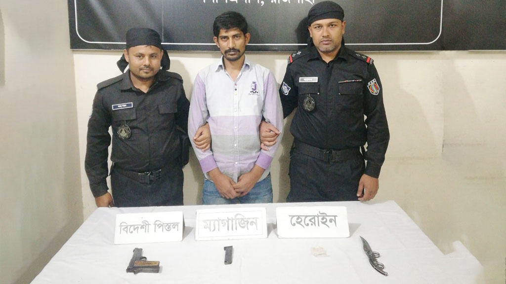 রাজশাহীতে পিস্তলসহ ১৩ মামলার আসামি গ্রেপ্তার 