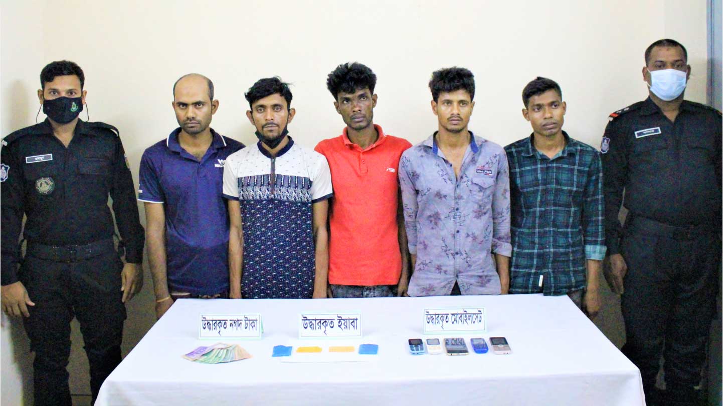 সিরাজগঞ্জে শীর্ষ ৫ মাদক ব্যবসায়ী গ্রেপ্তার  