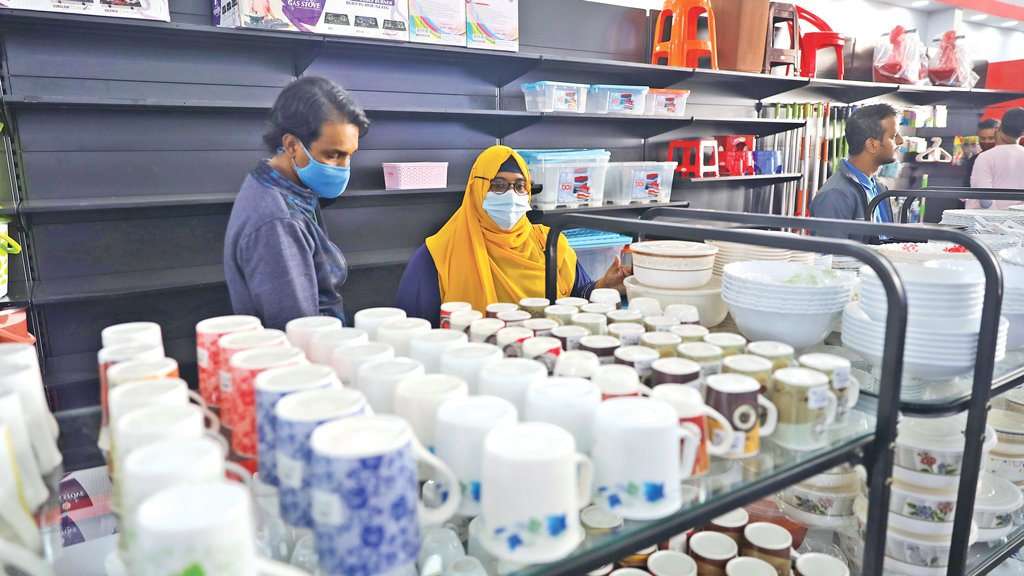 গৃহস্থালির স্টলে ভিড়