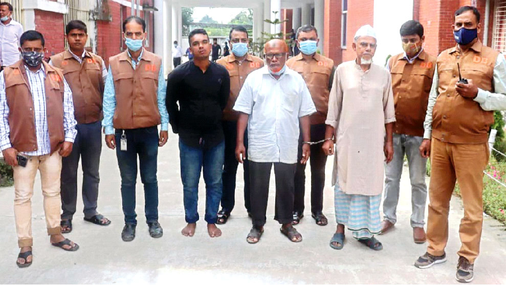 পুলিশে চাকরির নামে প্রতারণা