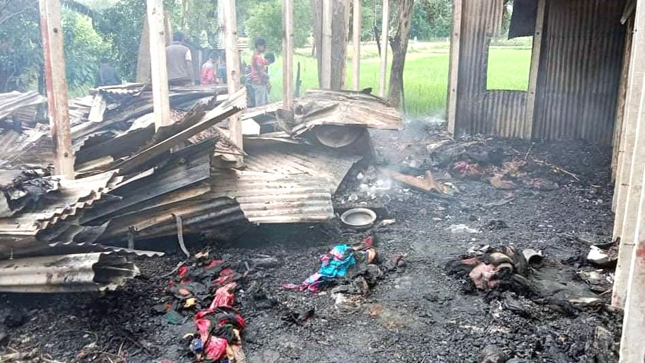 মিরসরাইয়ে অগ্নিকাণ্ডের ঘটনায় ৪টি বসতঘর পুড়ে ছাই