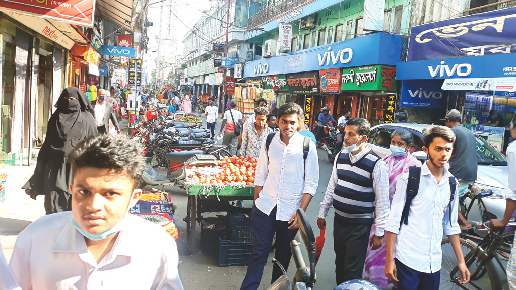 স্বাস্থ্যবিধি মানার বালাই নেই