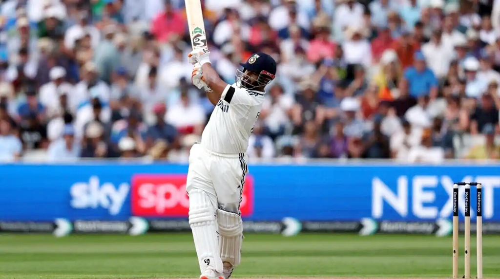 শেবাগকে পেছনে ফেলে ছক্কার রেকর্ড গড়লেন পন্ত