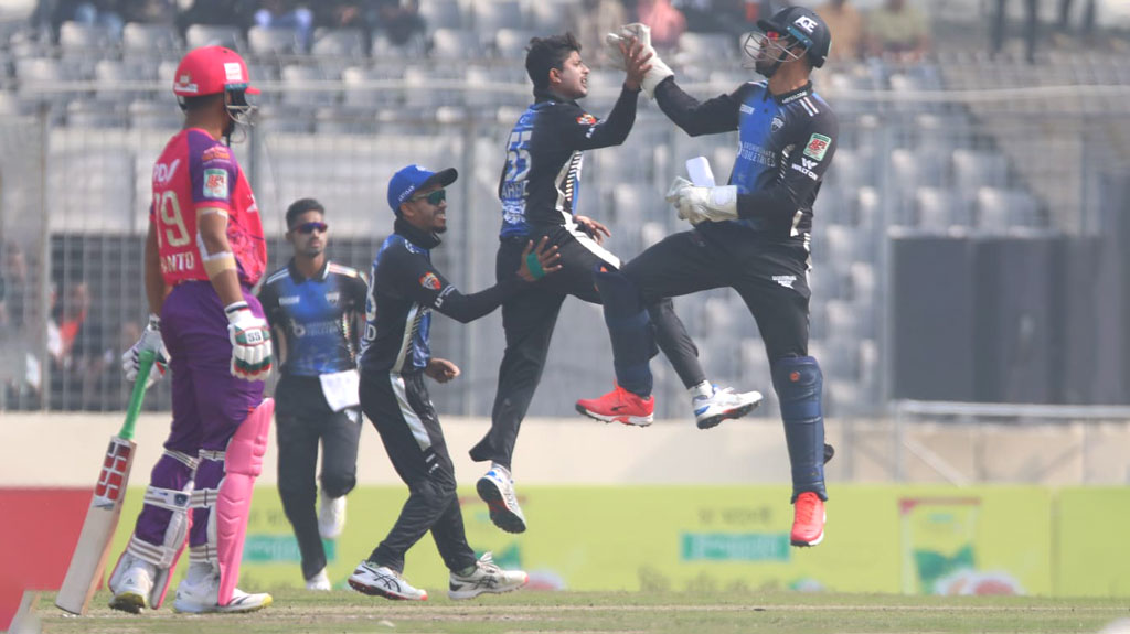 মাশরাফিদের অল্পতেই বেঁধে ফেলল রংপুর