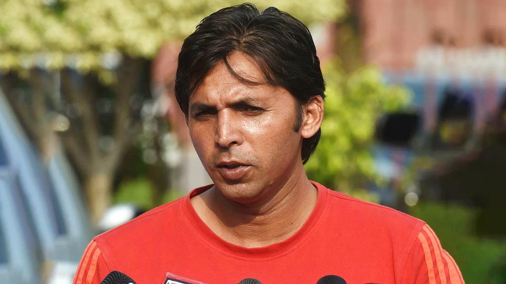 অন্য দলও পাকিস্তানে আসতে ভয় পাবে, বলছেন আসিফ