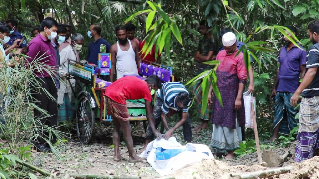 নওগাঁয় দাফনের ৫৬ দিন পর কবর থেকে শিক্ষার্থীর মরদেহ উত্তোলন