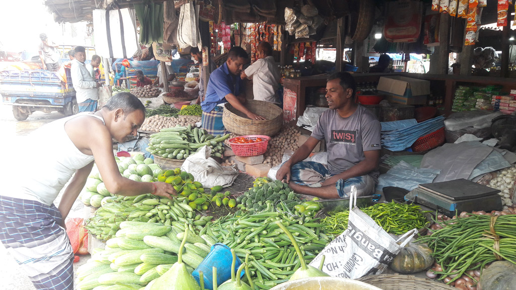 সবজির বাজারে আগুন