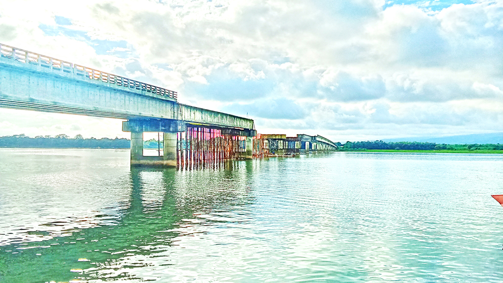 সুনামগঞ্জের তাহিরপুর: ৭ বছরেও জোড়া লাগেনি সেতু