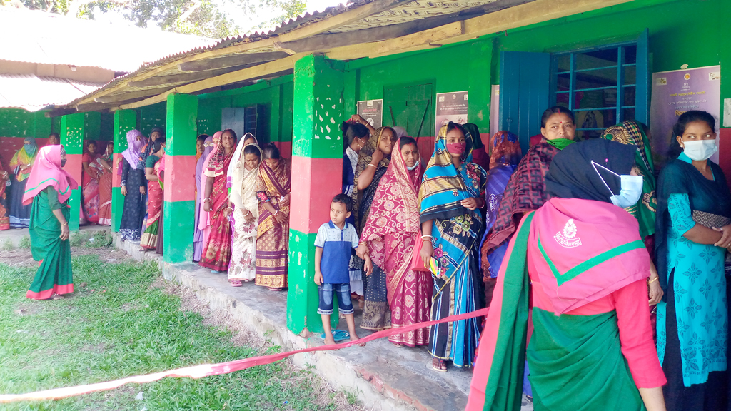 অভিযোগ-উত্তেজনায় ভোট সম্পন্ন