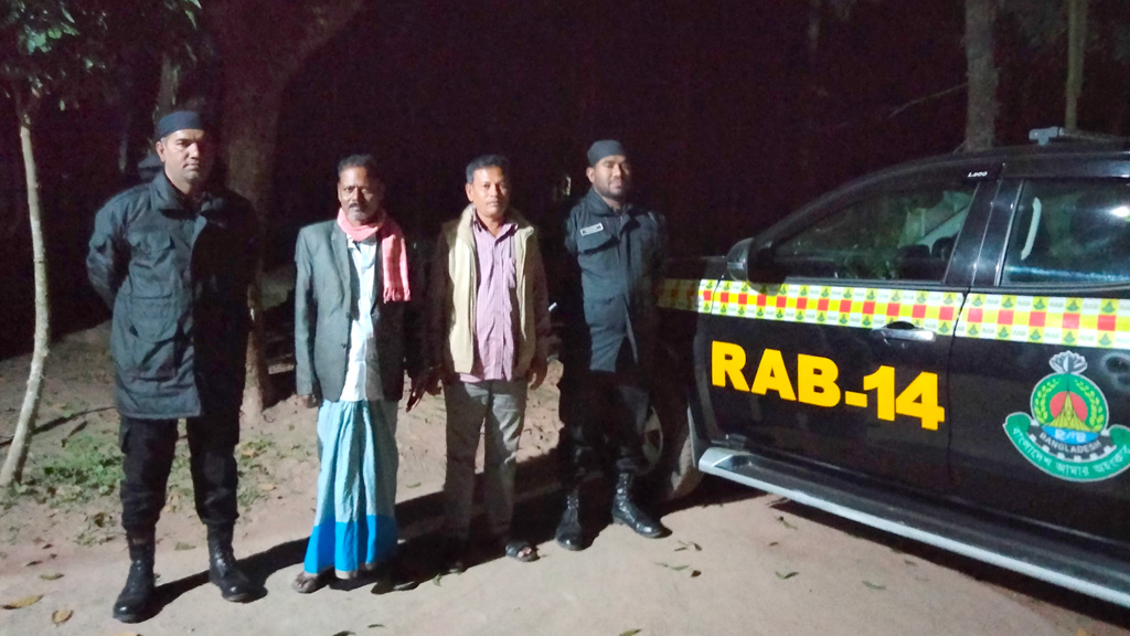 কিশোরগঞ্জে ট্রেনের ৪৯ অগ্রিম টিকিটসহ গ্রেপ্তার ২ কালোবাজারি