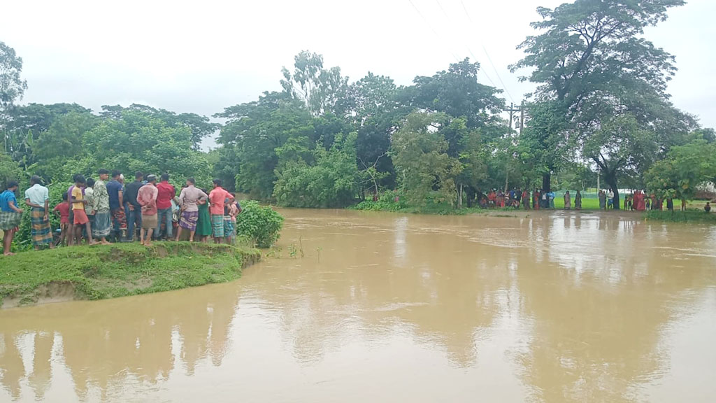 নদী থেকে পলিথিন তুলতে গিয়ে কৃষক নিখোঁজ